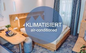 Hotel Goldenes Lamm  3*