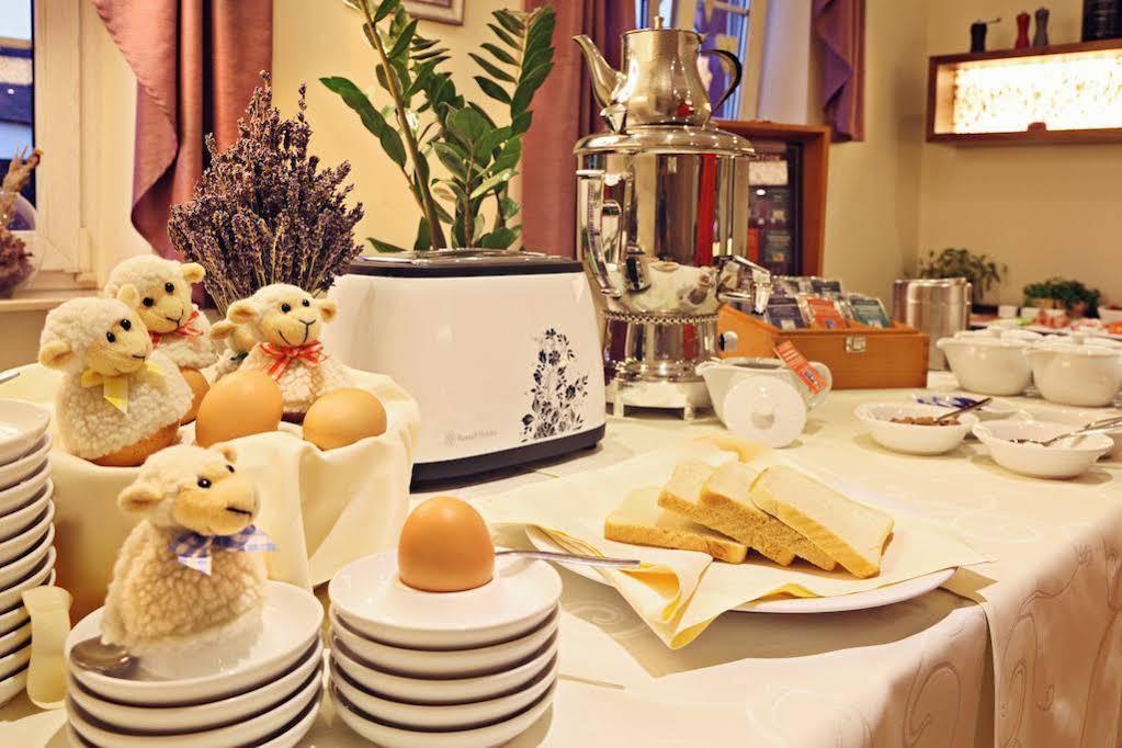 Hotel Goldenes Lamm Dudenhofen Buitenkant foto