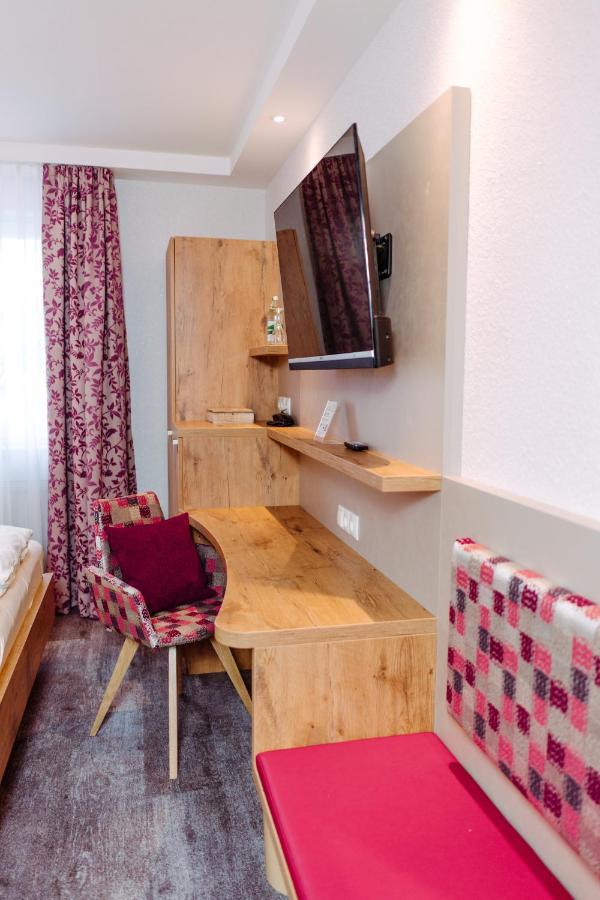 Hotel Goldenes Lamm Dudenhofen Buitenkant foto