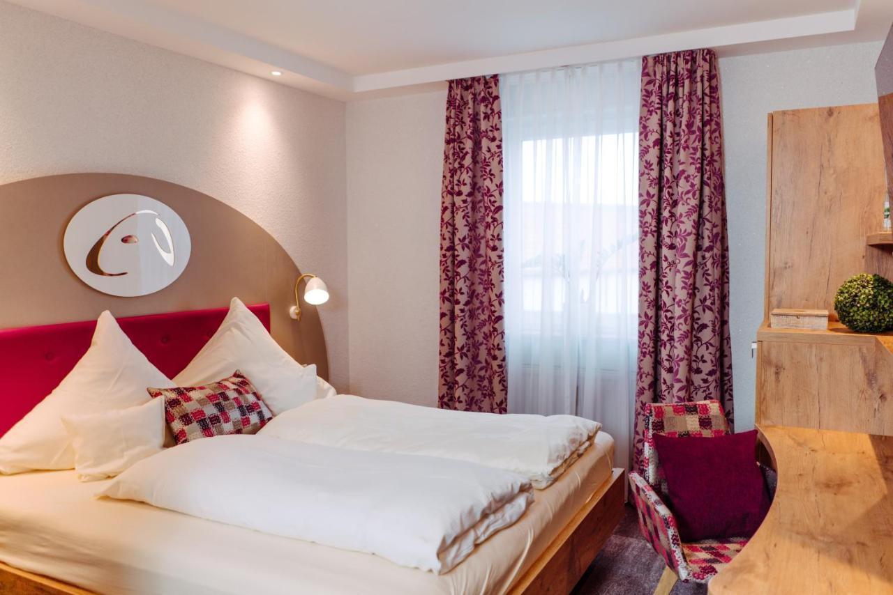 Hotel Goldenes Lamm Dudenhofen Buitenkant foto