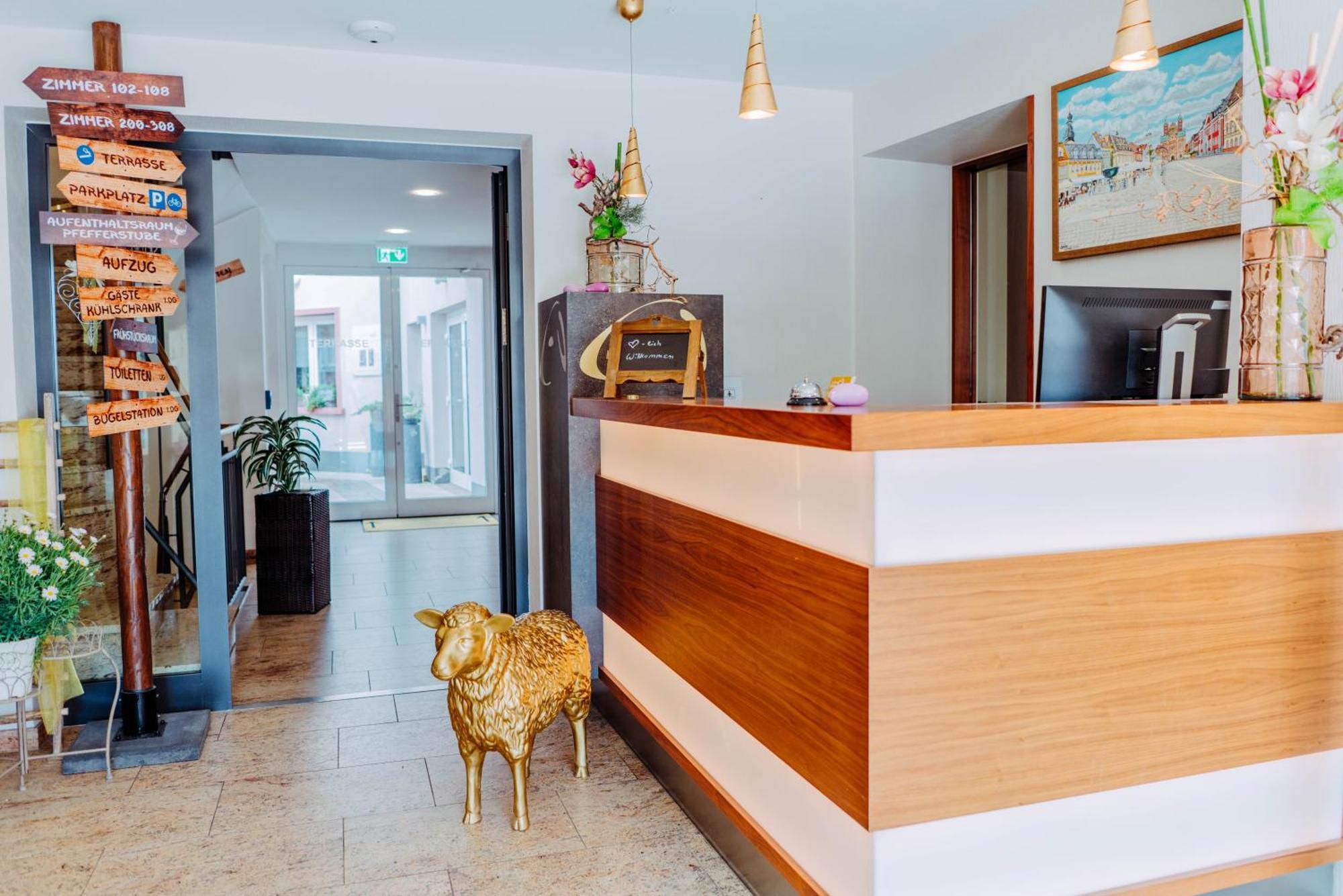Hotel Goldenes Lamm Dudenhofen Buitenkant foto