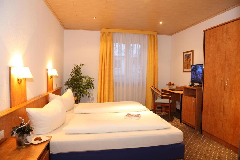 Hotel Goldenes Lamm Dudenhofen Kamer foto