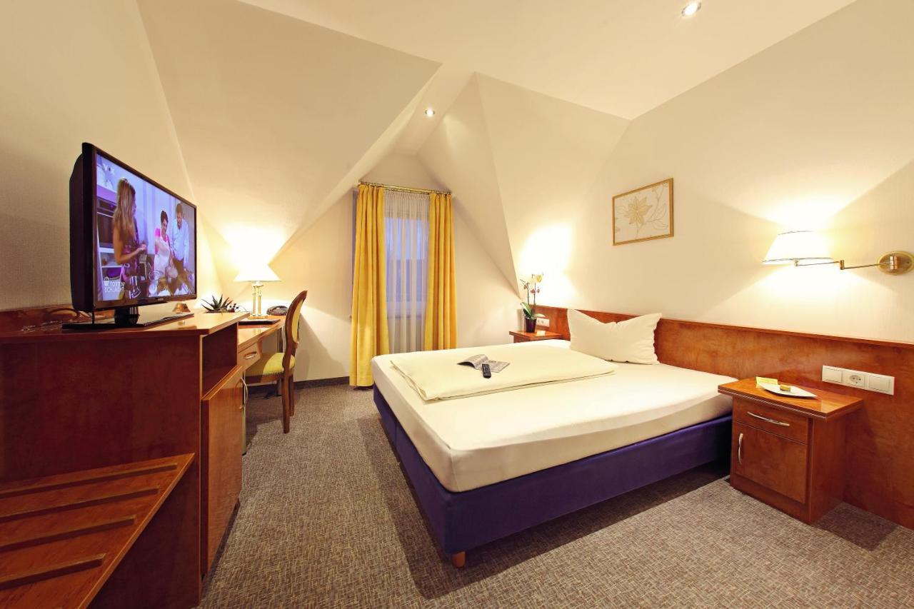Hotel Goldenes Lamm Dudenhofen Buitenkant foto