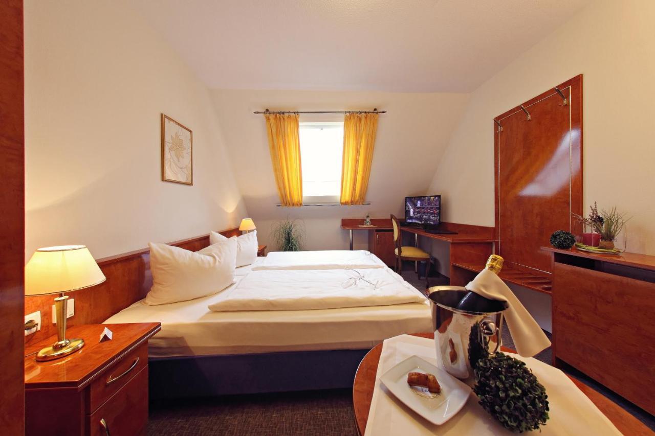 Hotel Goldenes Lamm Dudenhofen Kamer foto